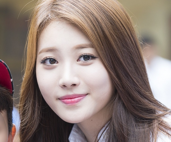 Yura_at_an_event_for_Everland_Korea,_7_June_2014_04 Yura